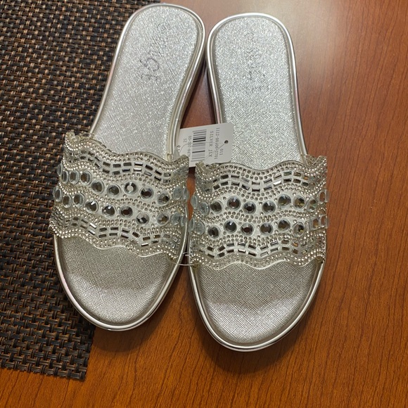 Elegant White Sandals - Picture 6 of 7